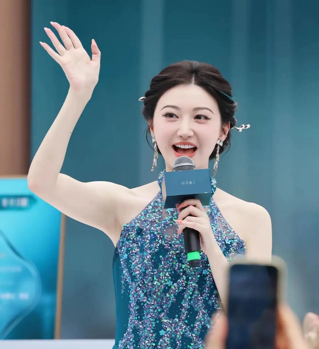 液冷“黑科技”：微软将冷却液“刻”进芯片