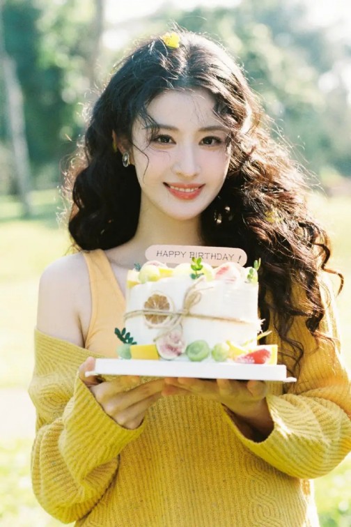 A24天价拿R级喜剧《激情邀约》发行权！女导演一脱成名